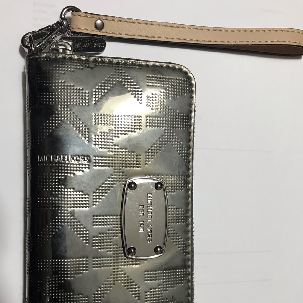 Michael Khors Wrislet Wallet